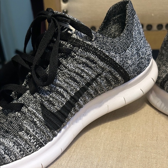 Nike Women’s Run Natural Knit Running Shoes, Size 8.5 - Picture 2 of 9